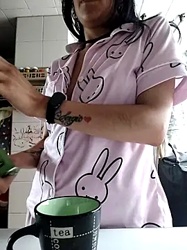 Queen Ashly online show from November 18, 2025, 6:01 pm