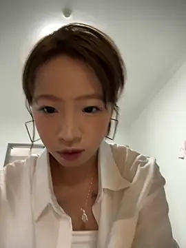 Snapshot of jingjing005 chatting on June 11, 2026, 6:44 am jingjing005 online show from June 11, 2026, 6:44 am