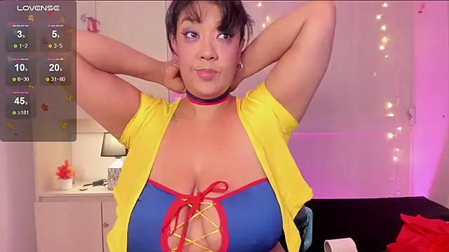 VickyRuiz  online show from June 17, 2026, 8:10 pm