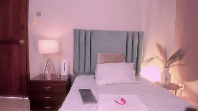 AmaraYasbel online show from April 20, 2026, 6:20 pm