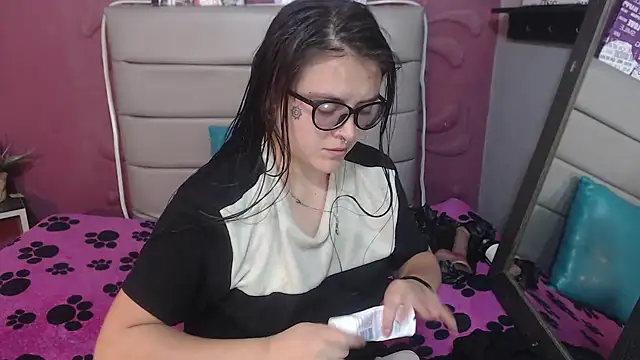 Cailing Zu online show from October 4, 2025, 7:12 pm