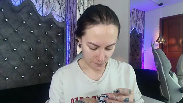 Zami Escobar of online show from October 2, 2025, 7:21 pm