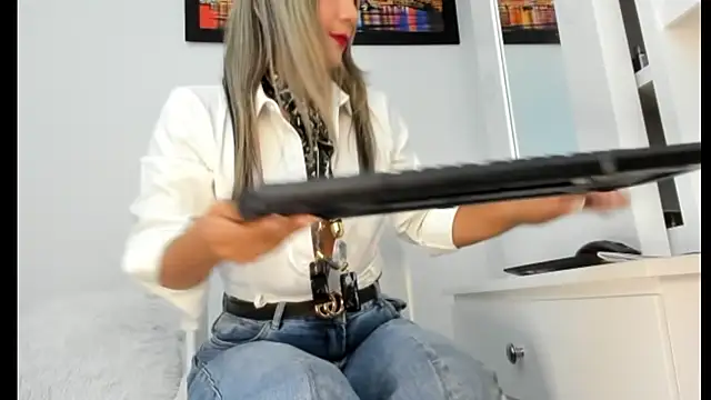 Snapshot of Ms_lunaRose chatting on May 3, 2026, 2:28 am Ms lunaRose online show from May 3, 2026, 2:28 am