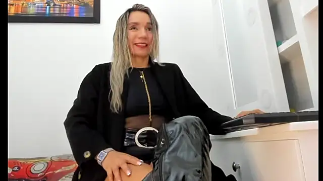 Snapshot of Ms_lunaRose chatting on May 30, 2026, 1:46 am Ms lunaRose online show from May 30, 2026, 1:46 am