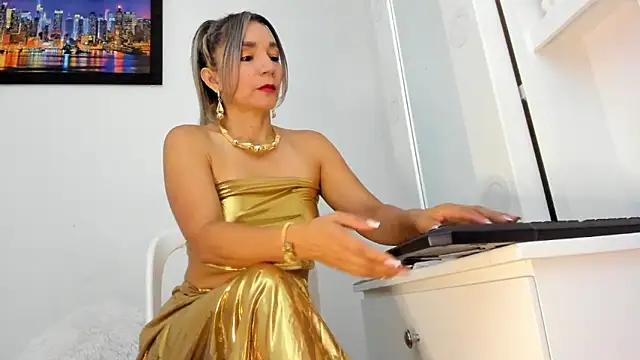 Snapshot of Ms_lunaRose chatting on June 14, 2026, 5:26 pm Ms lunaRose online show from June 14, 2026, 5:26 pm