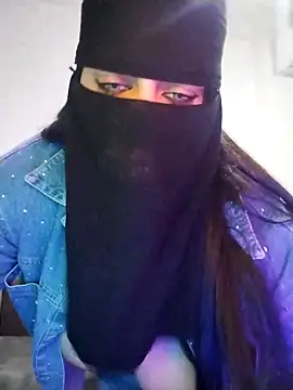 lilyan12 online show from April 12, 2026, 1:32 am