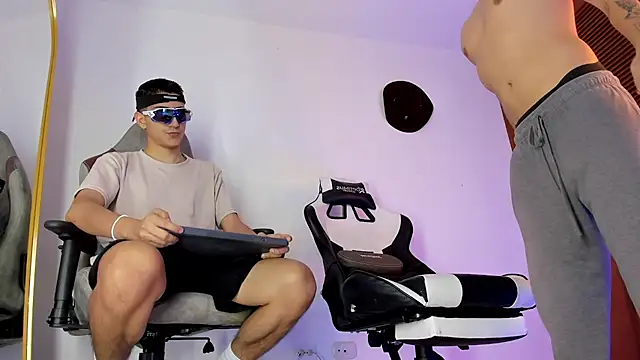 sotooliver3 online show from September 26, 2025, 8:24 pm