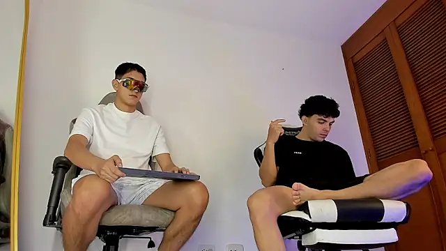 sotooliver3 online show from February 22, 2026, 8:40 pm