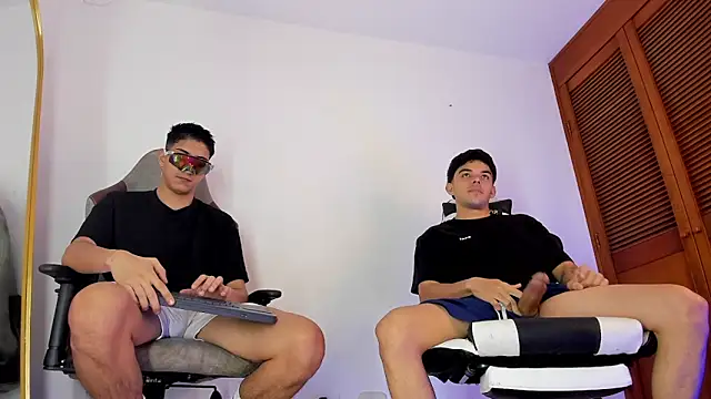 sotooliver3 online show from March 4, 2026, 8:37 pm