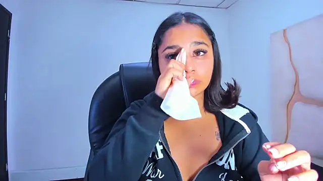 ScarletDoll online show from November 26, 2025, 4:57 am