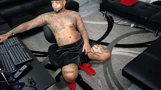 SLANGONDEMHOES online show from April 19, 2026, 7:27 pm