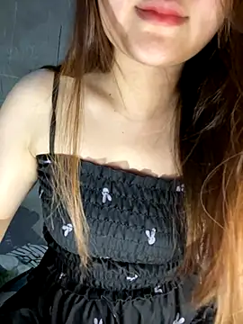 Hinne07 online show from October 13, 2025, 3:45 pm