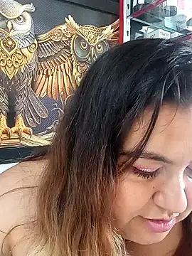 curvy diva  online show from September 9, 2025, 1:43 pm