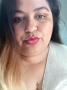 curvy diva  online show from September 20, 2025, 1:23 pm