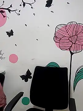 curvy diva  online show from October 4, 2025, 11:52 am