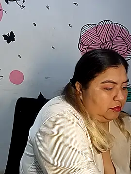 curvy diva  online show from October 14, 2025, 1:12 pm