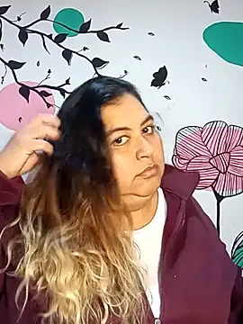 curvy diva  online show from October 26, 2025, 11:49 am