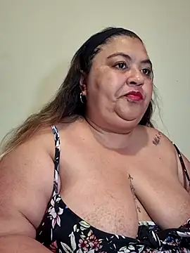 curvy diva  online show from February 15, 2026, 11:19 am