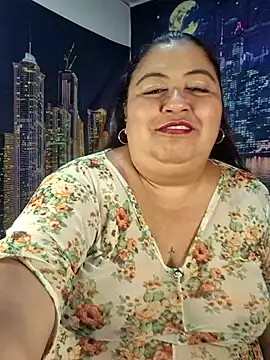 curvy diva  online show from April 18, 2026, 10:08 am