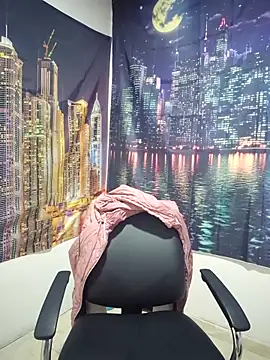 curvy diva  online show from April 21, 2026, 10:10 am