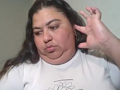 curvy diva  online show from April 23, 2026, 1:29 am