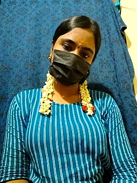 mini-queen online show from November 17, 2025, 4:13 pm