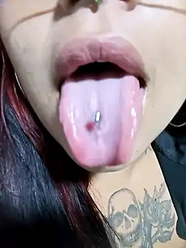 snow belle online show from September 13, 2025, 3:06 am