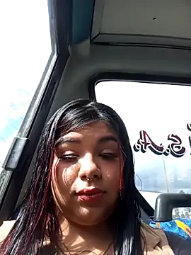 snow belle online show from October 8, 2025, 7:33 pm