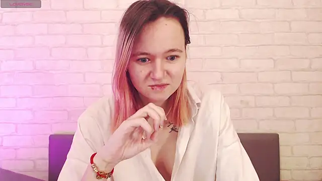 Ericha Stone online show from April 22, 2026, 1:30 am