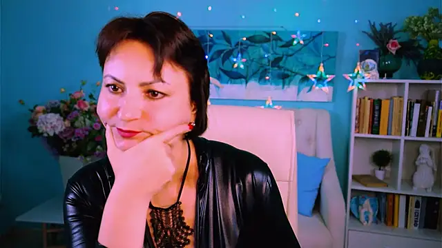 HelenBeler online show from September 16, 2025, 1:56 pm