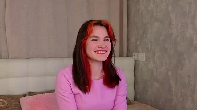 MauraSpurrier online show from September 16, 2025, 8:54 pm