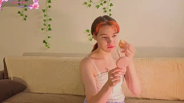 MauraSpurrier online show from September 28, 2025, 6:13 pm