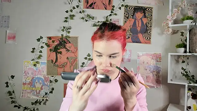 MauraSpurrier online show from October 12, 2025, 7:24 pm