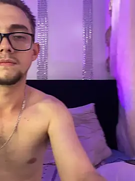 VeronicaSaenzx online show from April 21, 2026, 9:06 pm