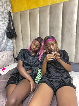 SexyPetitex25 online show from March 29, 2026, 7:47 pm