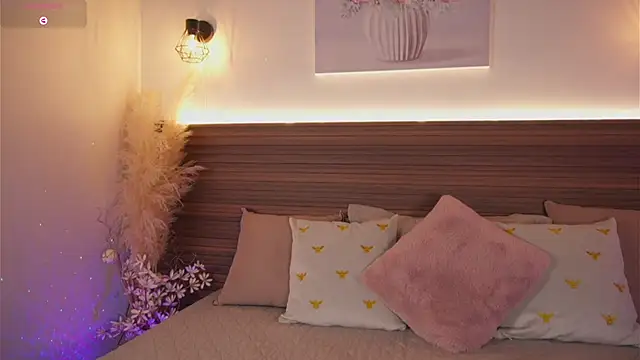 cinthia jones2 online show from October 24, 2025, 5:26 am