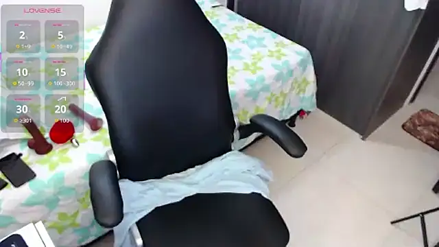 aynarakiss online show from October 1, 2025, 3:07 pm