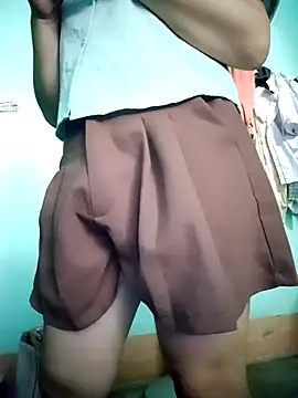 merylove-00 online show from April 13, 2026, 3:56 am