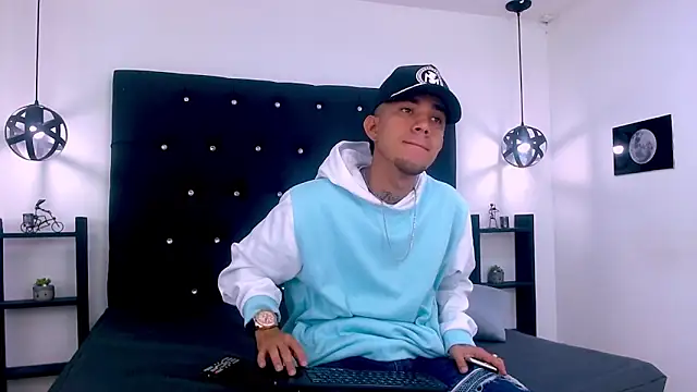 tattoos22 online show from November 17, 2025, 12:22 pm