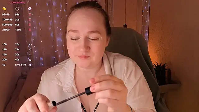 Kitty Rest  online show from April 22, 2026, 11:12 am