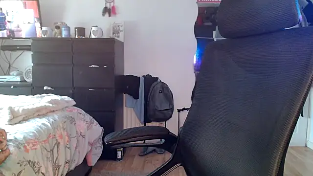 Snapshot of Prill940 chatting on September 19, 2025, 6:37 am Prill940 online show from September 19, 2025, 6:37 am