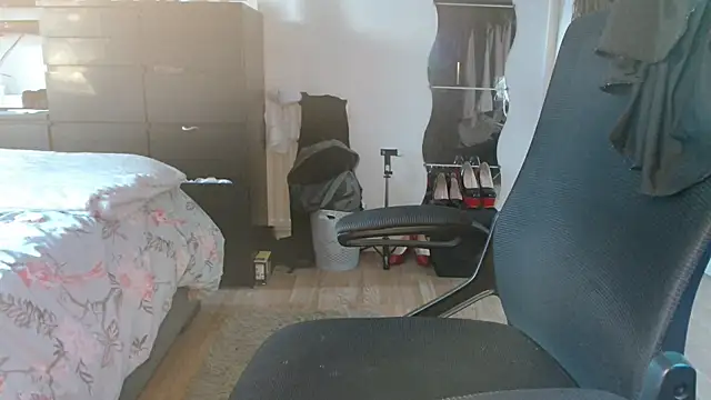 Snapshot of Prill940 chatting on October 25, 2025, 4:13 pm Prill940 online show from October 25, 2025, 4:13 pm