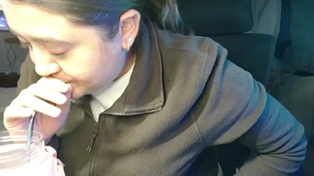 Snapshot of Prill940 chatting on October 28, 2025, 6:39 am Prill940 online show from October 28, 2025, 6:39 am