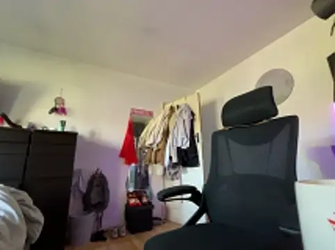 Snapshot of Prill940 chatting on April 8, 2026, 8:25 am Prill940 online show from April 8, 2026, 8:25 am