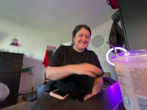 Snapshot of Prill940 chatting on April 12, 2026, 8:08 am Prill940 online show from April 12, 2026, 8:08 am