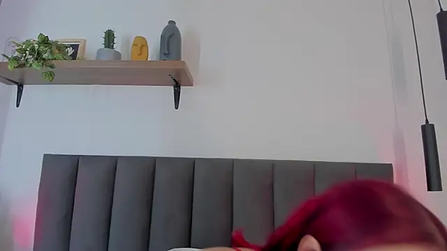 Cristalfoxy  online show from May 16, 2026, 7:34 pm