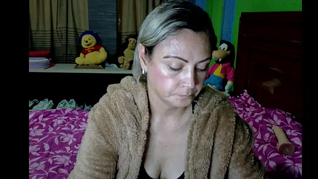  Charlize theron  online show from April 21, 2026, 2:51 am