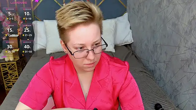 AlexandraGreen online show from October 17, 2025, 8:55 pm