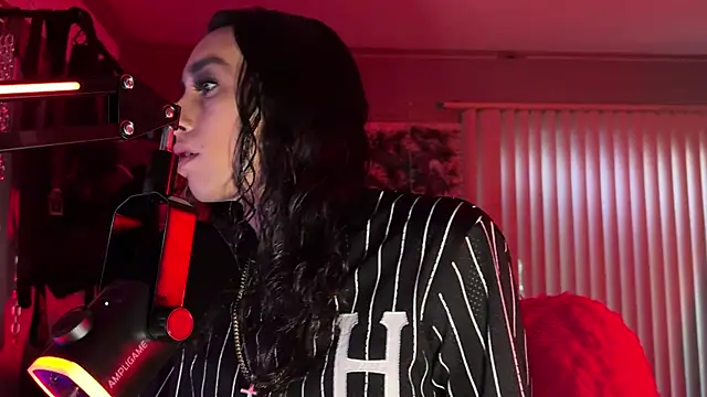 xoFrankie online show from April 21, 2026, 1:29 am