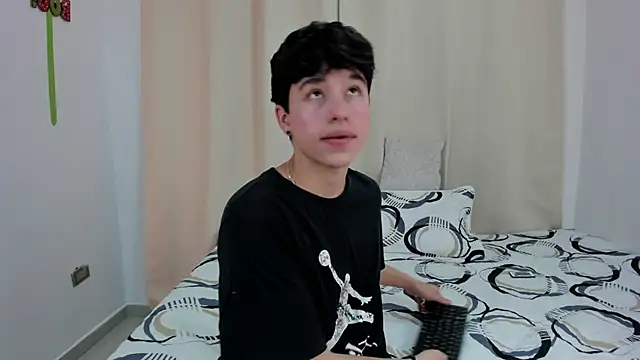 mrhot night online show from November 17, 2025, 11:21 pm